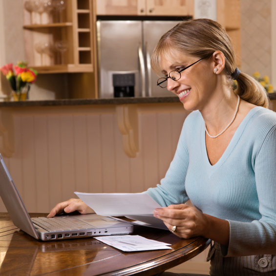 computer keeps business organized